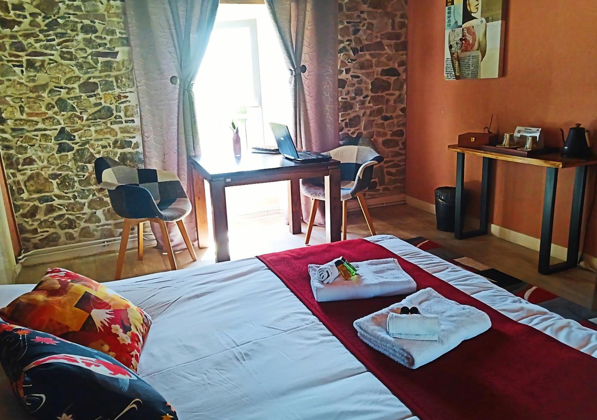 La Synchronicite - Chambres D'Hotes Saint-Sauveur-Villages Buitenkant foto